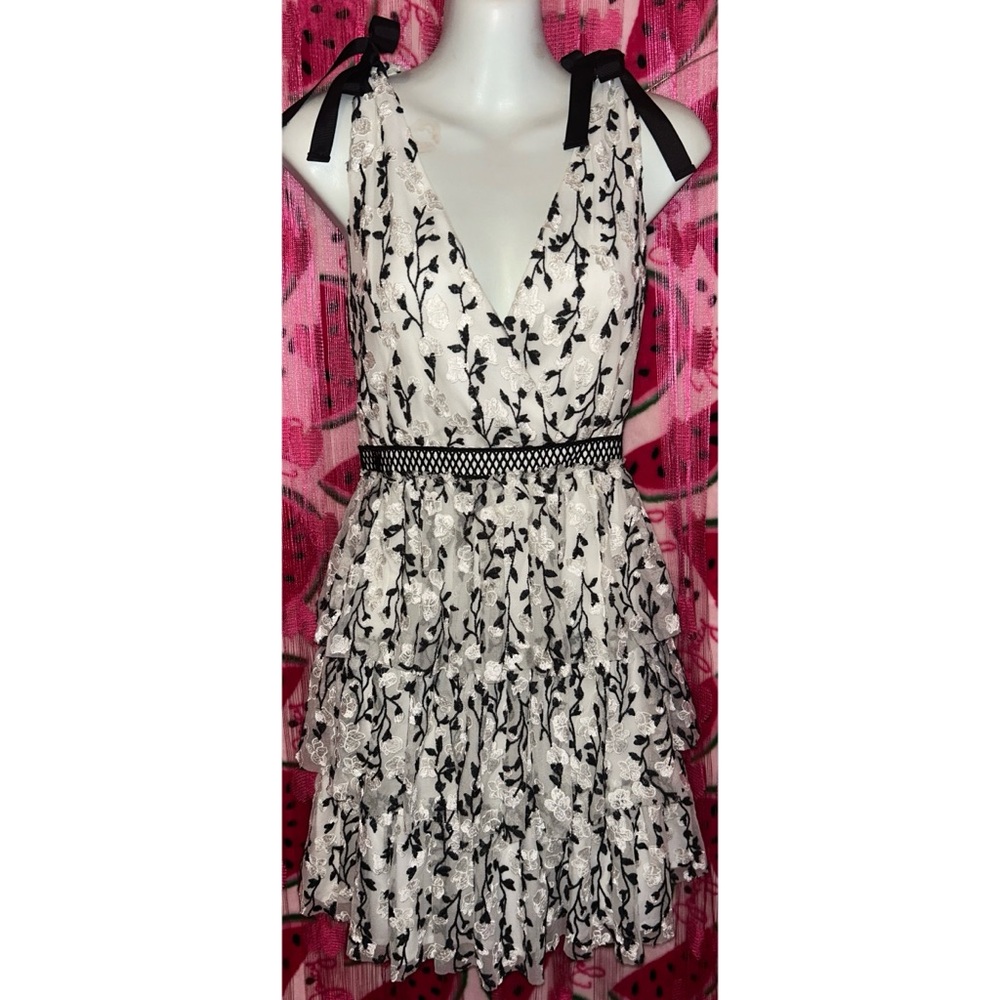 🤍🖤 Bardot Floral Ruffle Layered Dress - Picture 2 of 9